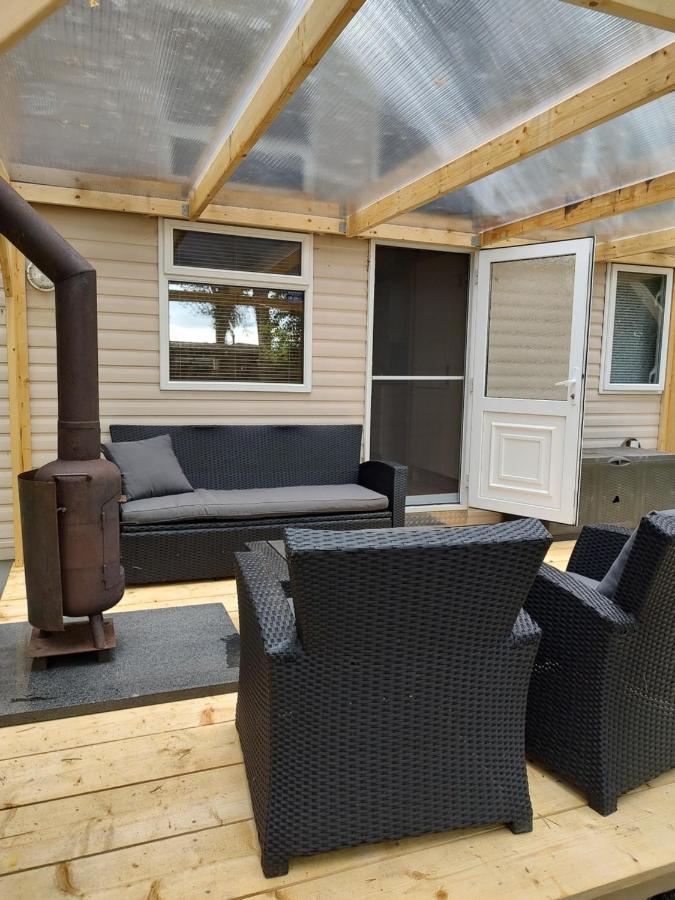 Chalet Met Veranda Aan Bosrand Vledder Exterior photo