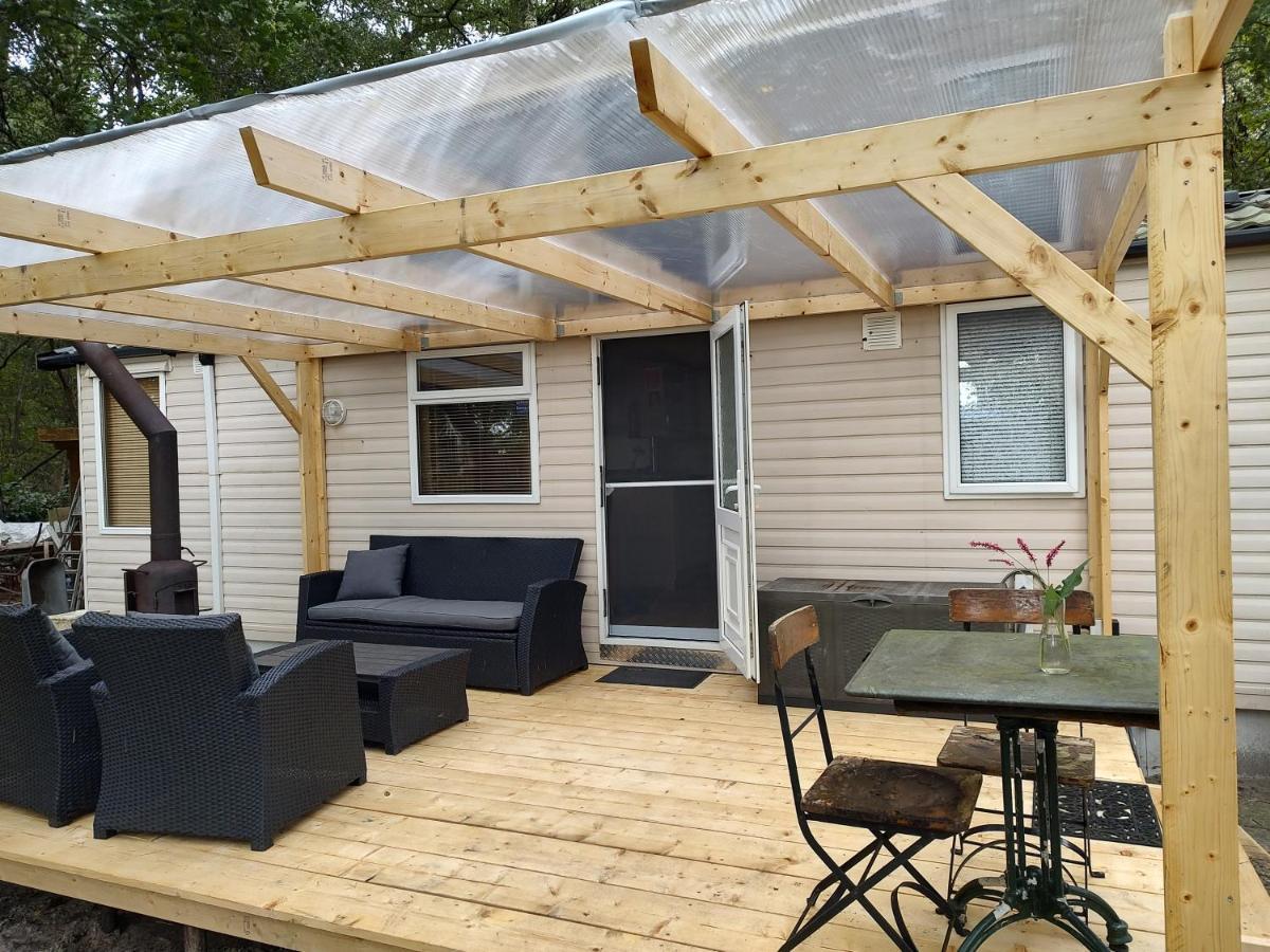 Chalet Met Veranda Aan Bosrand Vledder Exterior photo