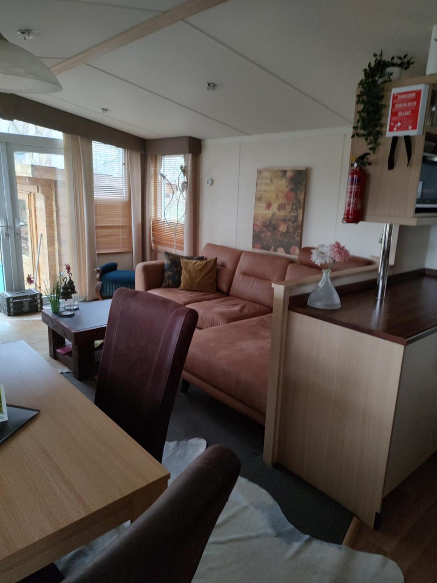 Chalet Met Veranda Aan Bosrand Vledder Exterior photo
